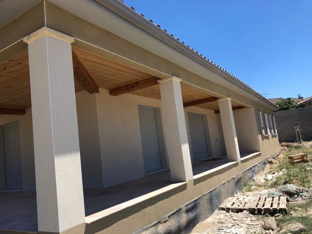 Facade colonnade Vaucluse